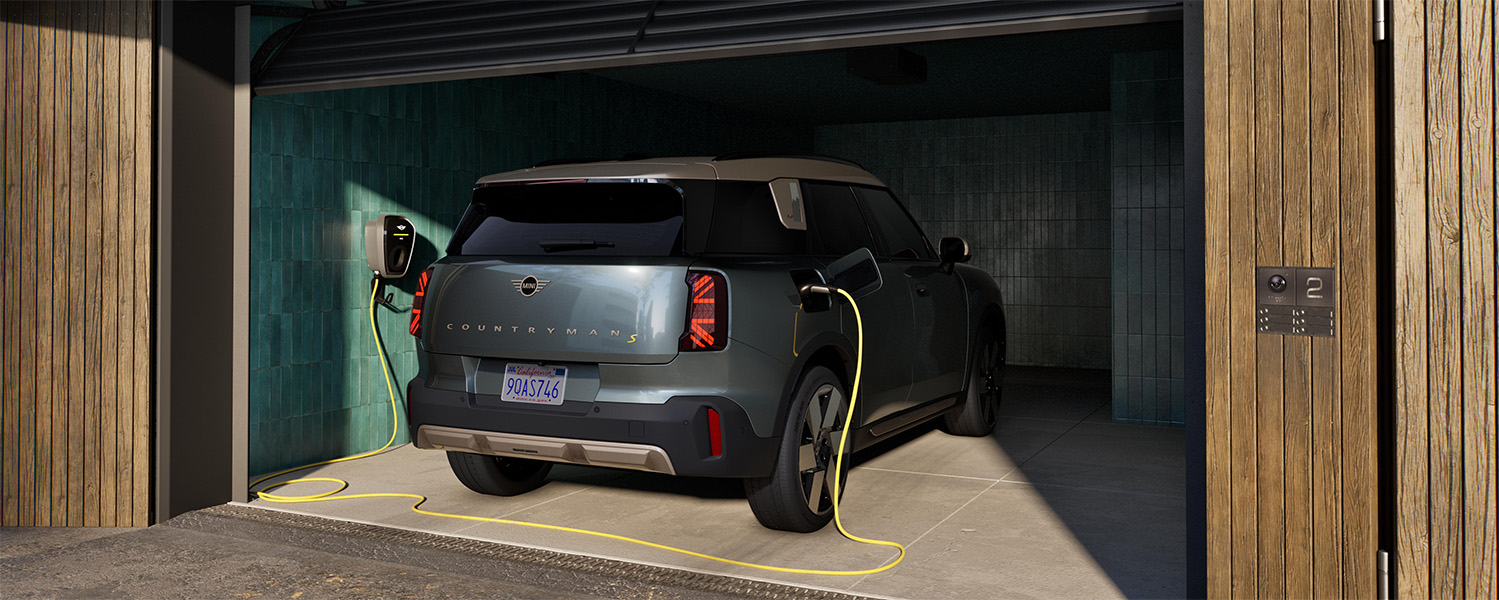 MINI U25 Cooper Countryman E lädt an Wallbox